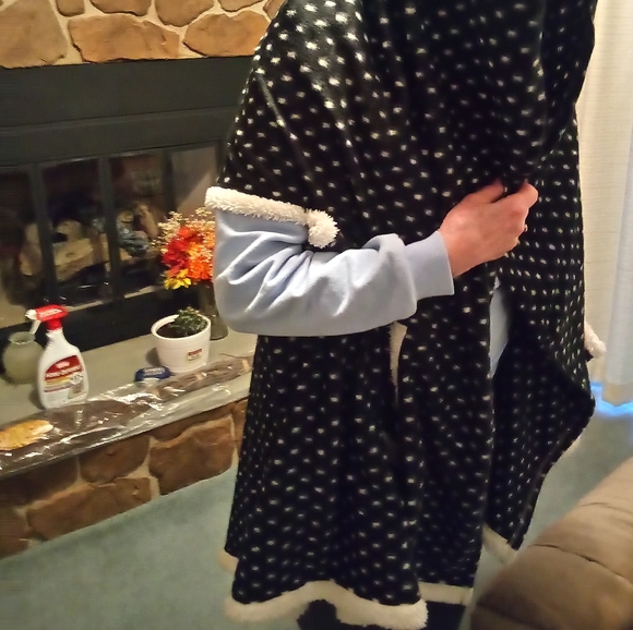 Soft & Cozy Wrap Hoodie Wrap - Picture 3 of 10